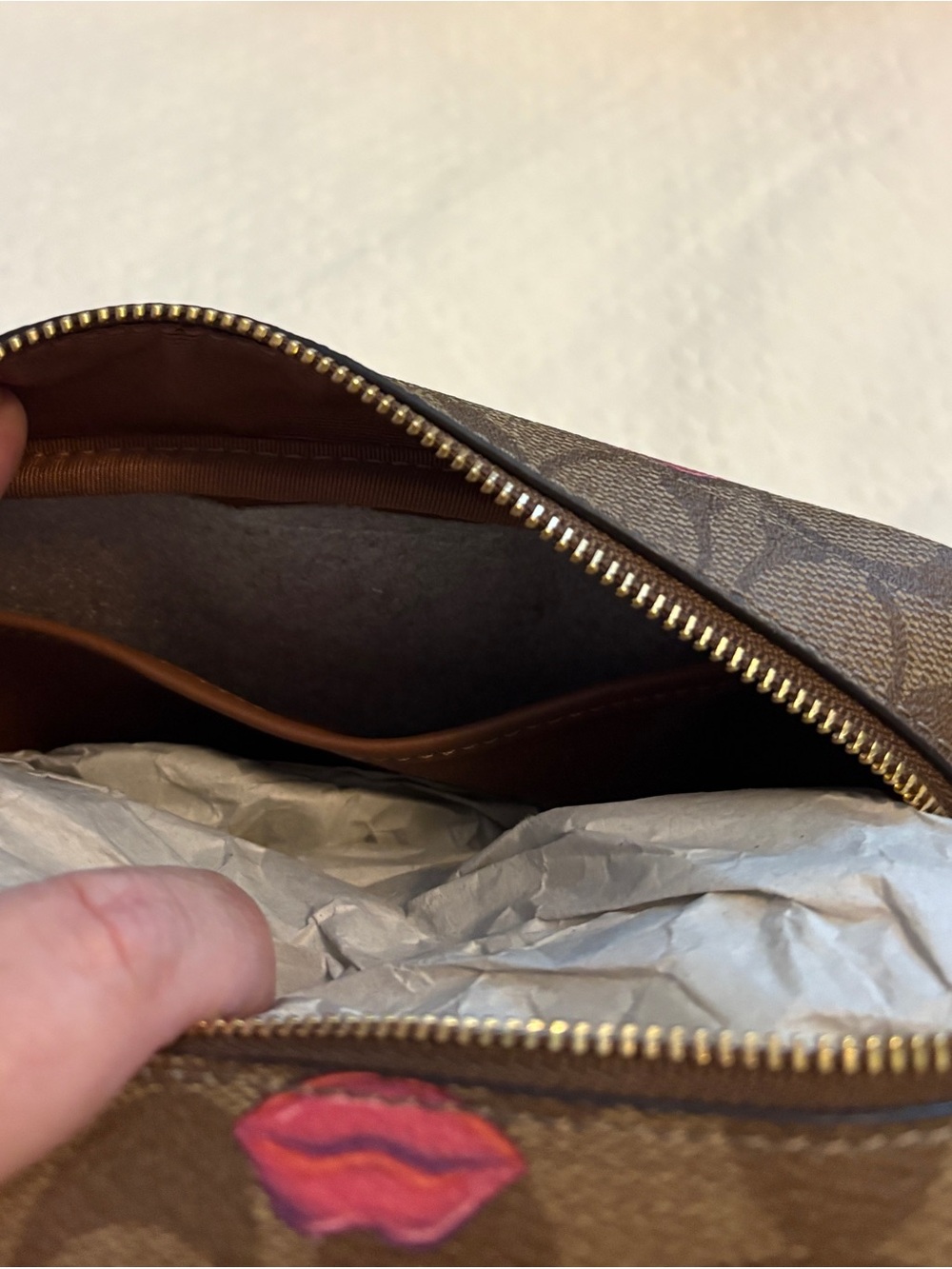 Coach Signature Khaki/Redwood Lips Boxy 20 case/wristlet - Picture 3 of 10